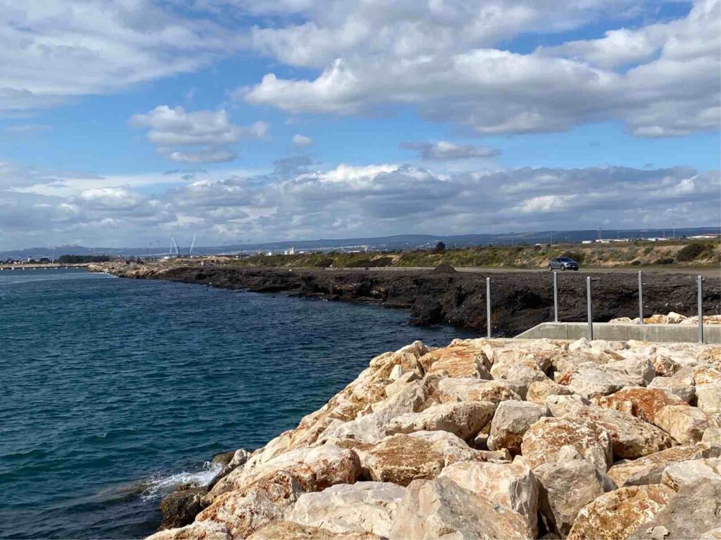 La Guardia Costiera sequestra un tratto costiero del porto di Taranto