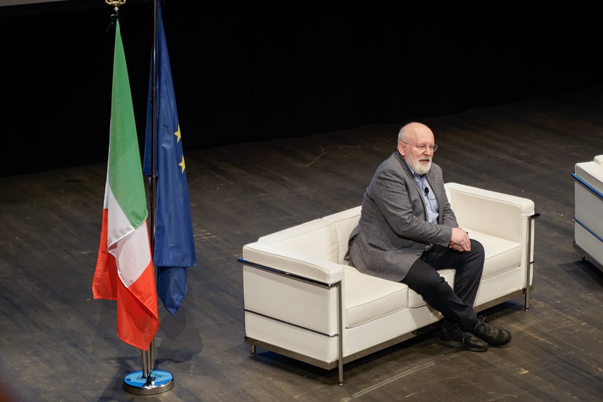 “Acciaio pulito per Taranto”: Timmermans incontra i cittadini