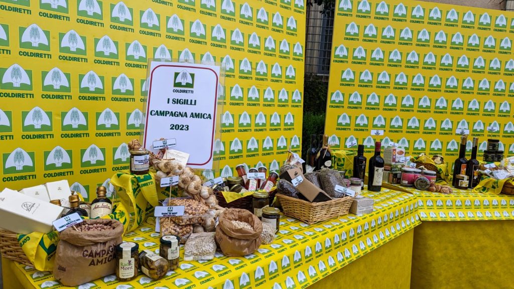 Coldiretti Puglia: boom acquisti souvenir in cantine, fattorie e mercati contadini