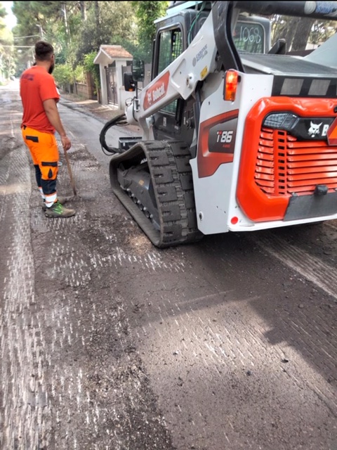 Lavori in corso a Lido Silvana. Saranno asfaltate anche viale Montedarena e dei Fornai