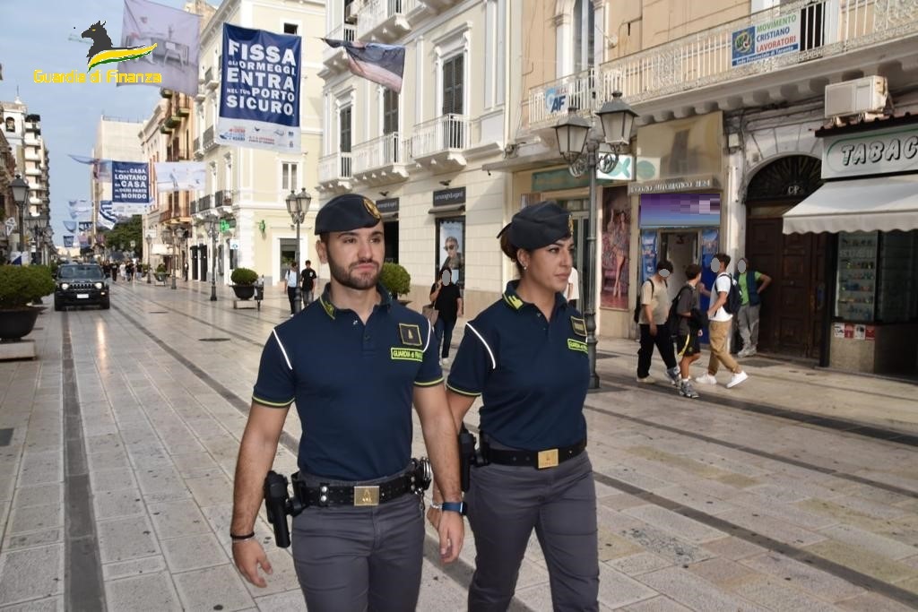 Sequestrati prodotti contraffatti e potenzialmente pericolosi per la salute