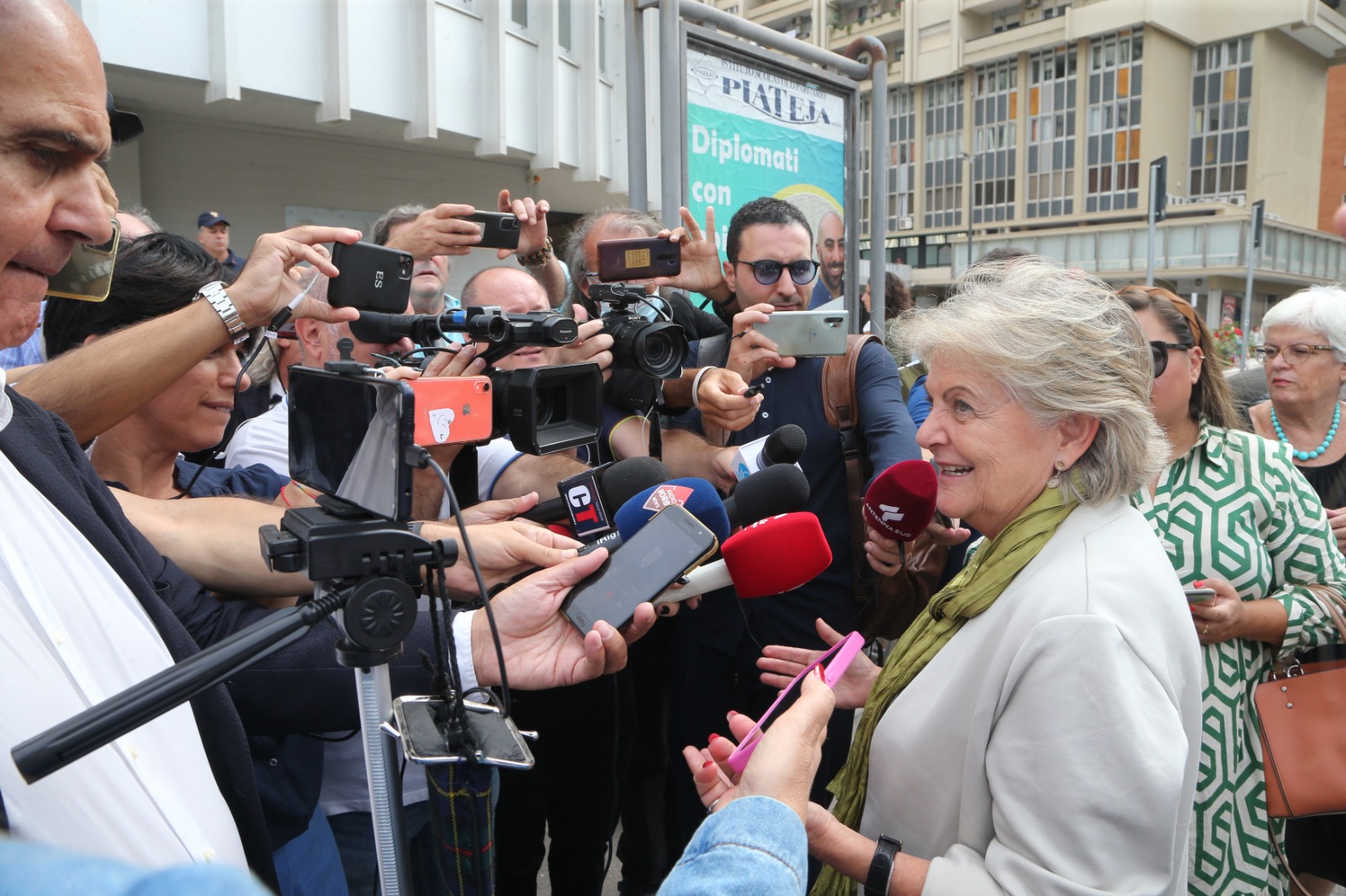 La commissaria europea Ferreira a Taranto, confronto con Melucci ed Emiliano