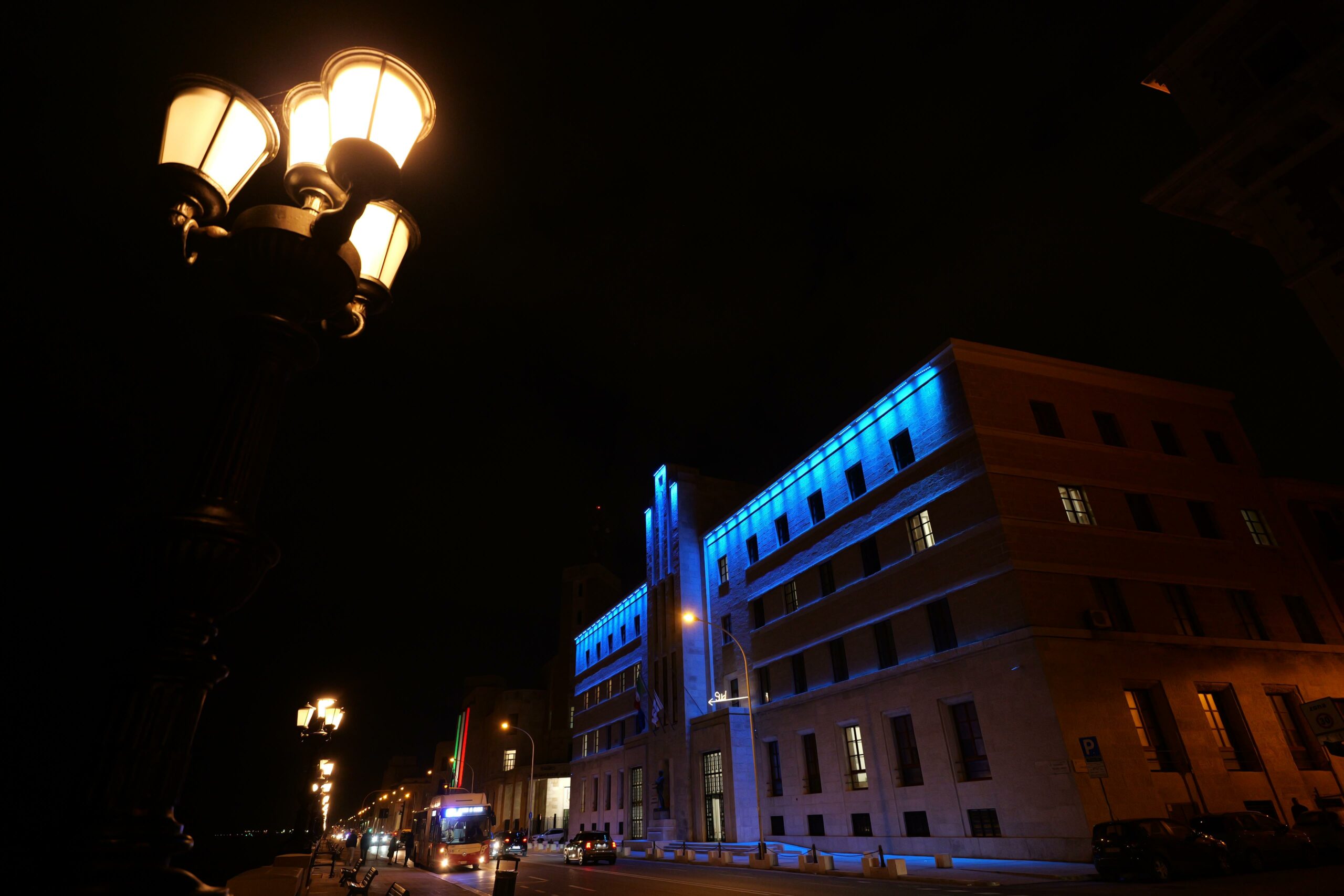 Giornata diritti infanzia e adolescenza, Palazzo Regione si colora di azzurro