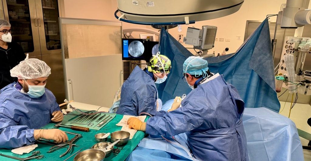 Ospedale Di Venere: prima volta carbonio in intervento chirurgia vertebrale oncologica