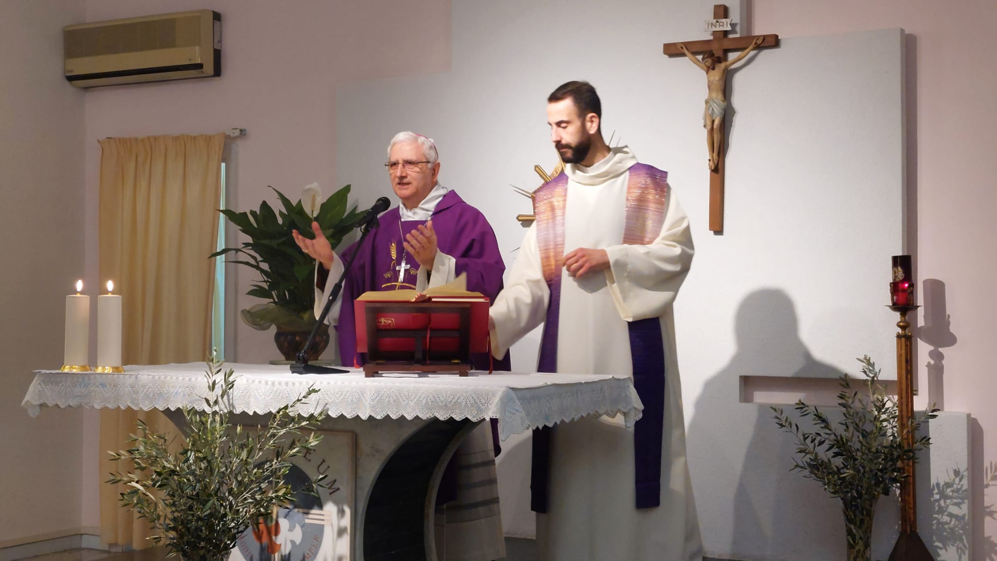L’Arcivescovo Ciro Miniero al SS. Annunziata per la celebrazione del precetto pasquale